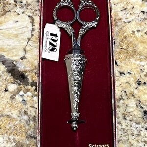 Vintage 1928 Jewelry Silver Tone Floral Ornate Small Scissors